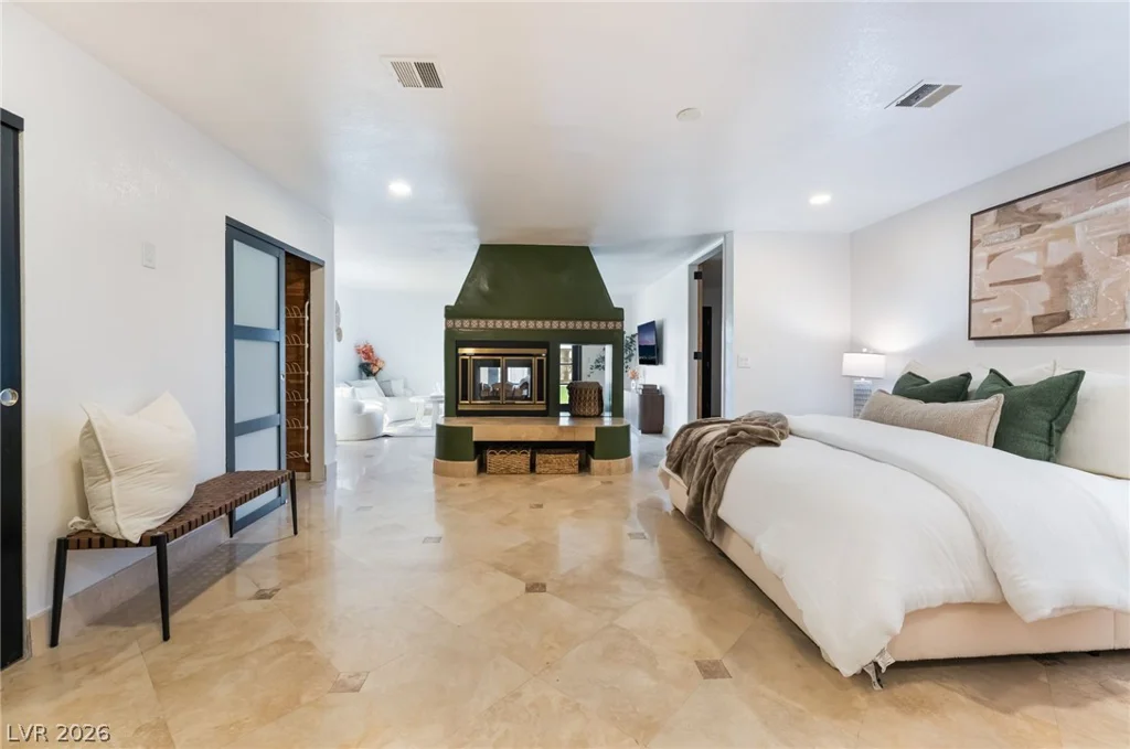 6465 Edna, Las Vegas, NV 89146