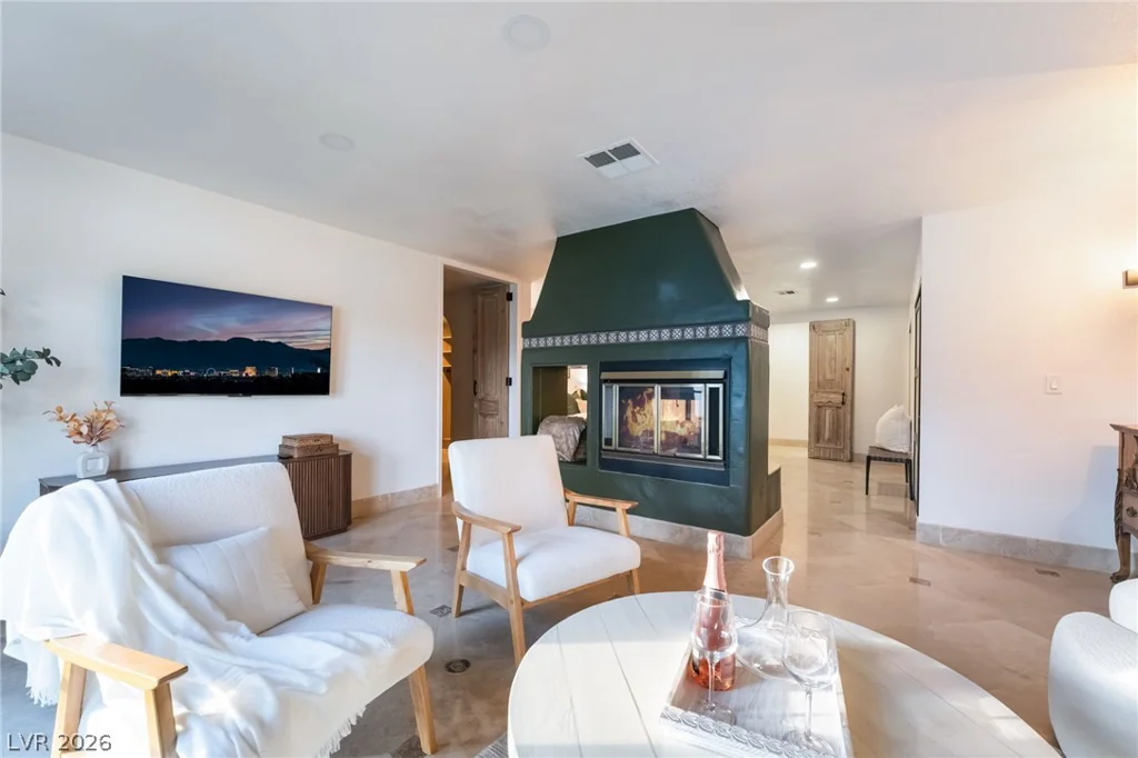 6465 Edna, Las Vegas, NV 89146