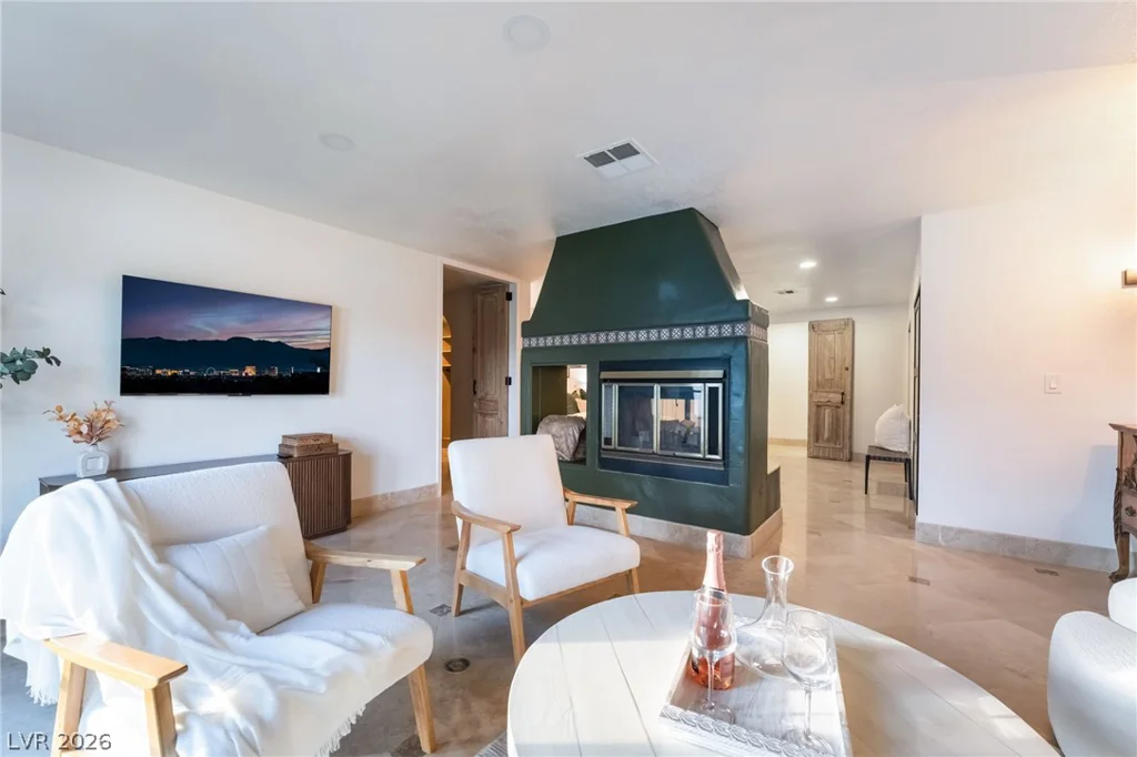6465 Edna, Las Vegas, NV 89146