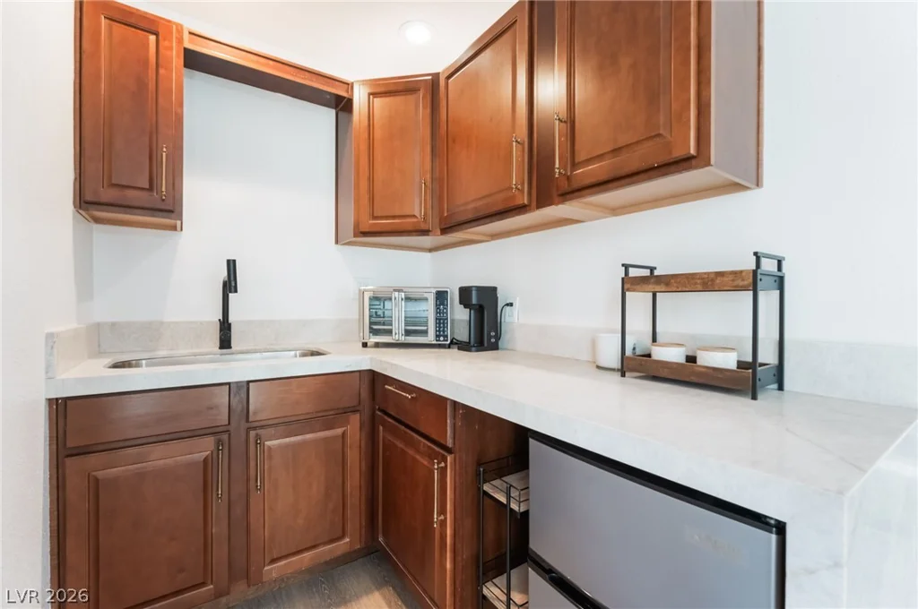 6465 Edna, Las Vegas, NV 89146