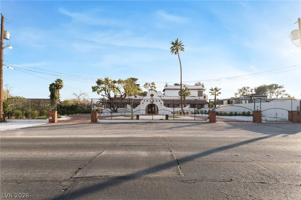 6465 Edna, Las Vegas, NV 89146