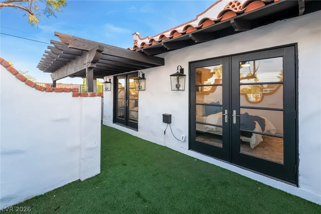 6465 Edna, Las Vegas, NV 89146