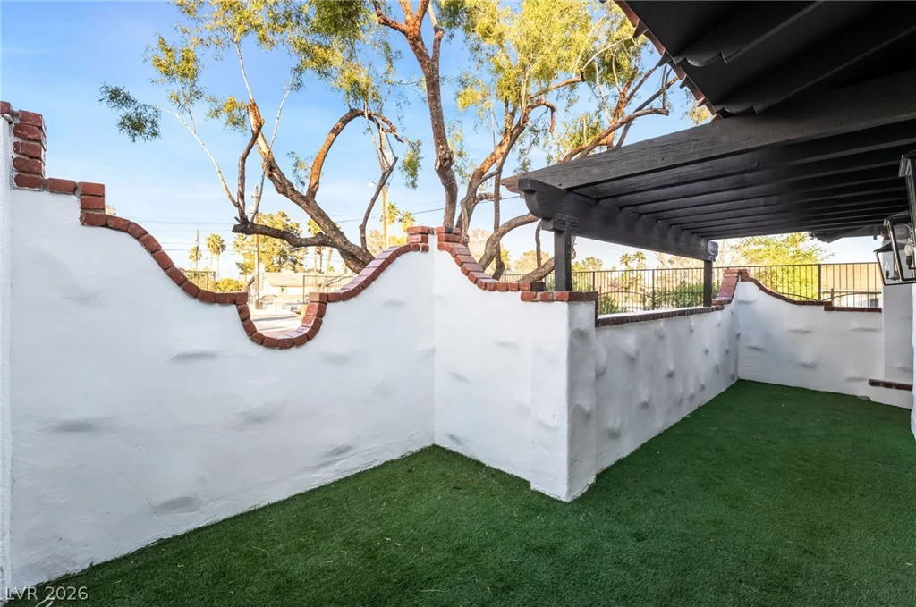 6465 Edna, Las Vegas, NV 89146