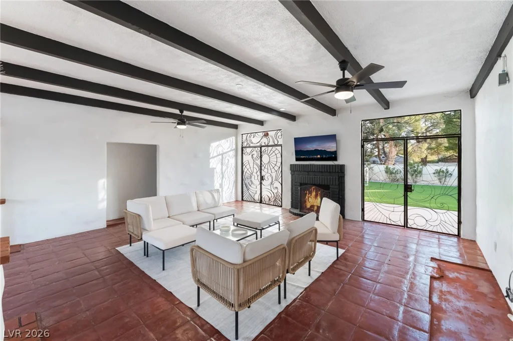 6465 Edna, Las Vegas, NV 89146