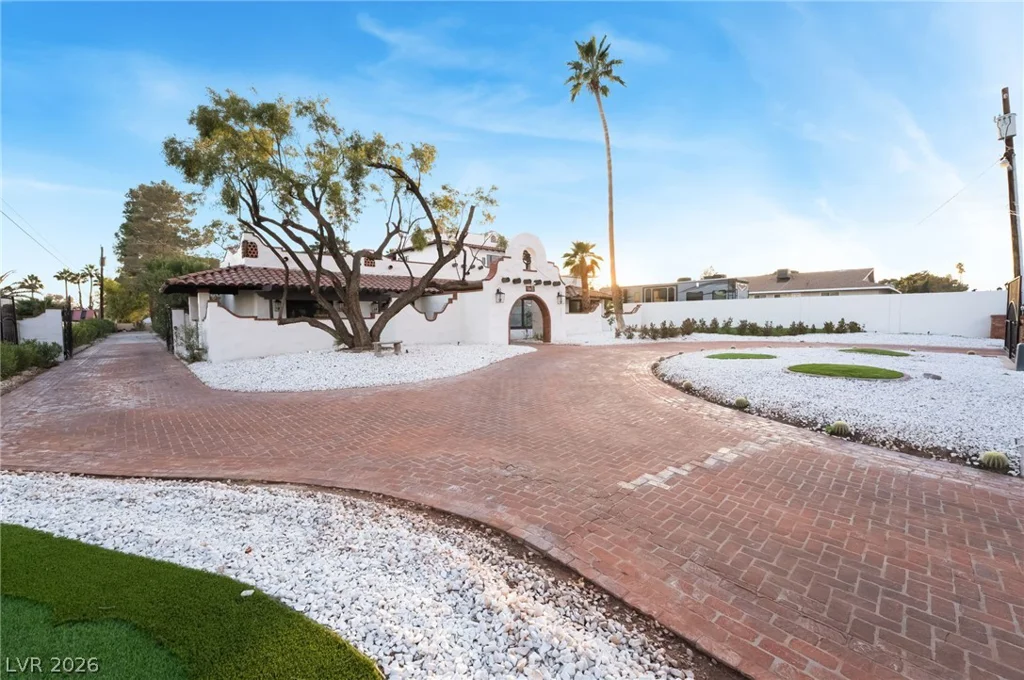 6465 Edna, Las Vegas, NV 89146