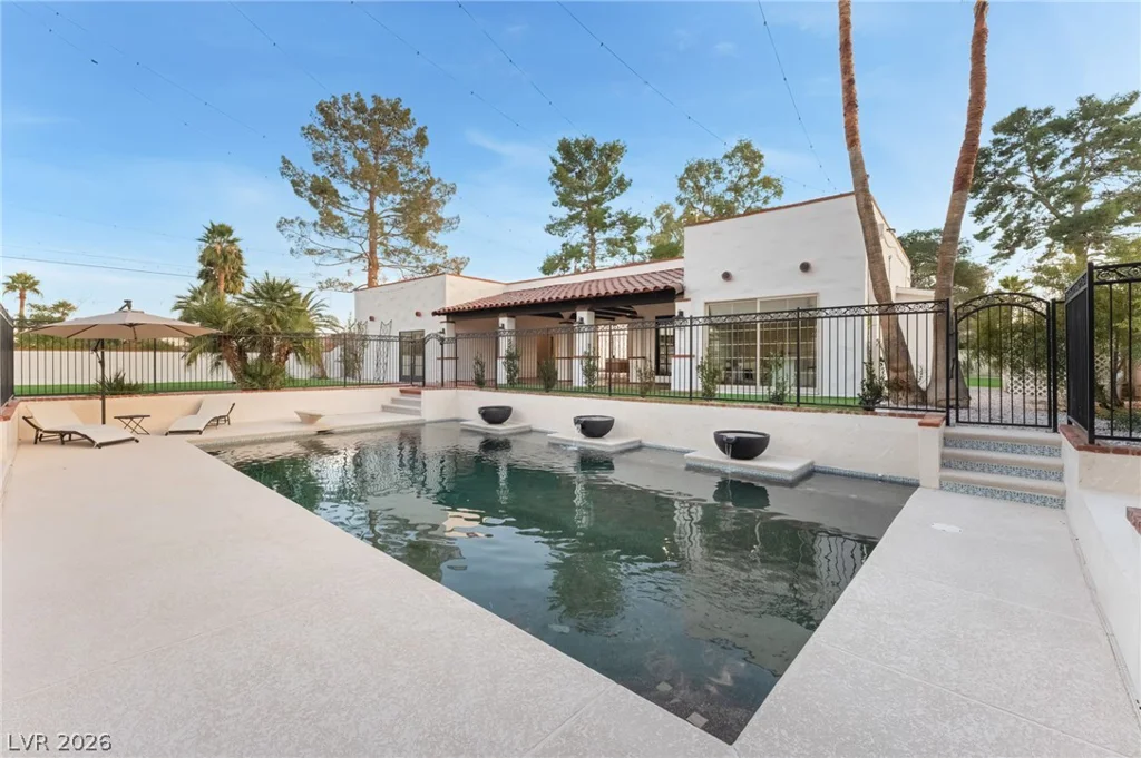 6465 Edna, Las Vegas, NV 89146