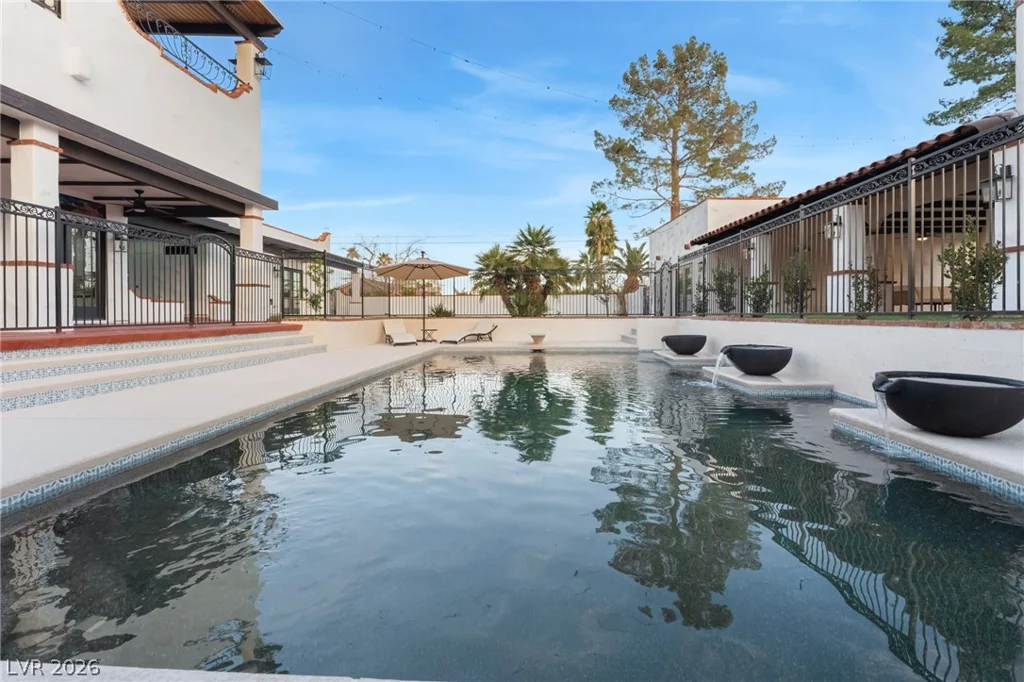 6465 Edna, Las Vegas, NV 89146