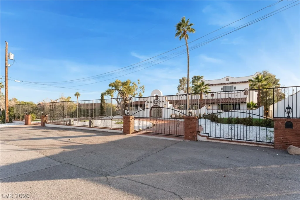 6465 Edna, Las Vegas, NV 89146