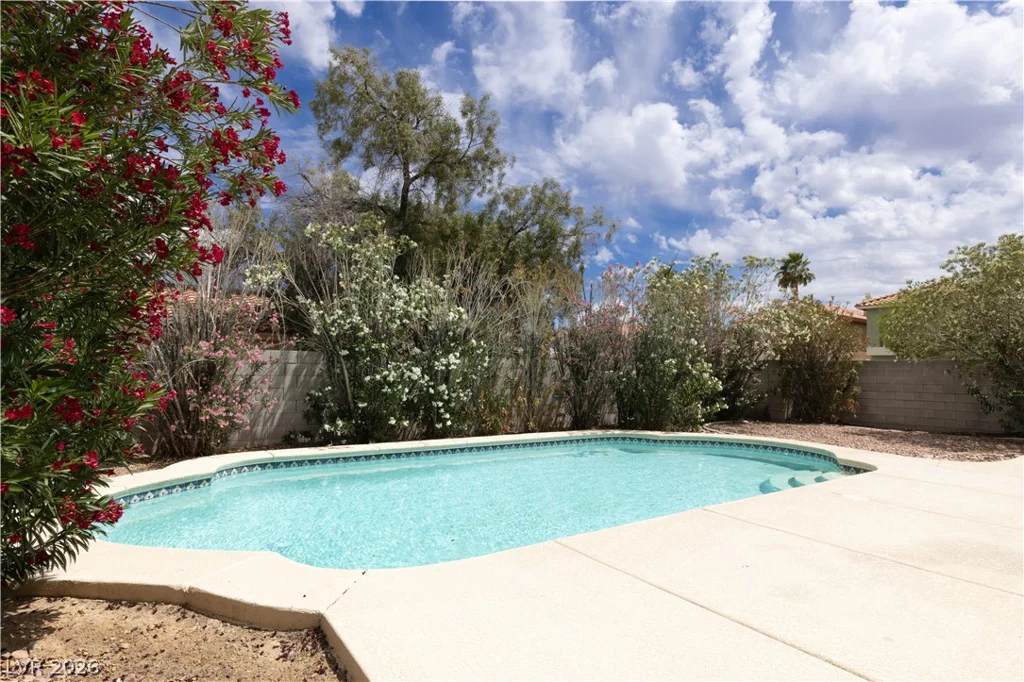 9882 Silver Chimes, Las Vegas, NV 89183
