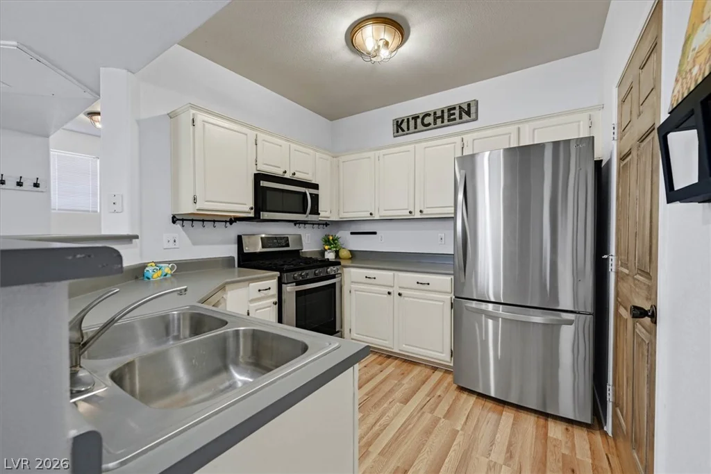 8555 Russell, Las Vegas, NV 89113