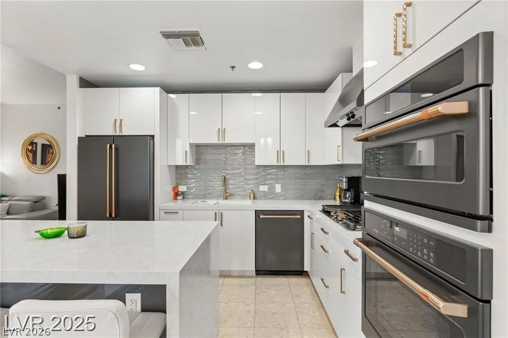 4525 Dean Martin, Las Vegas, NV 89103