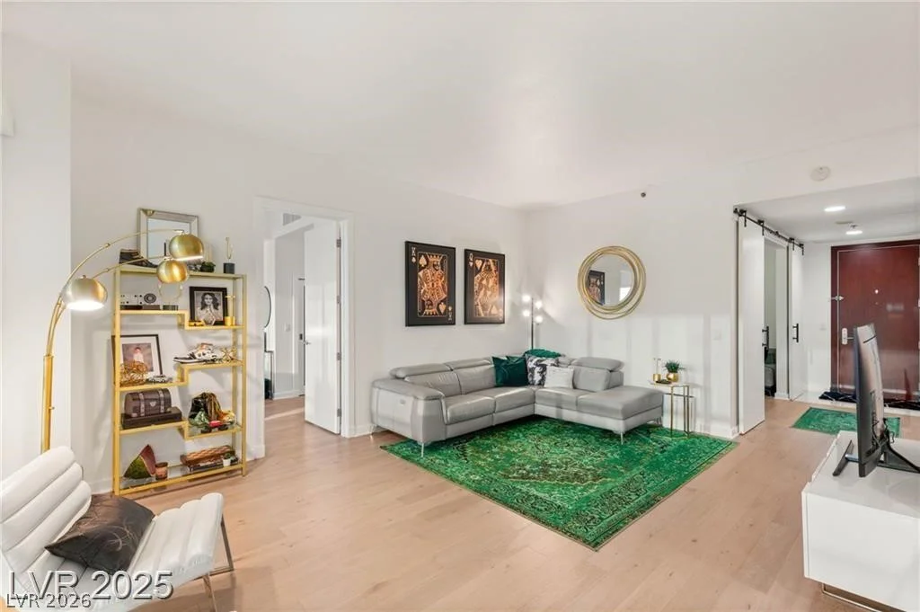 4525 Dean Martin, Las Vegas, NV 89103