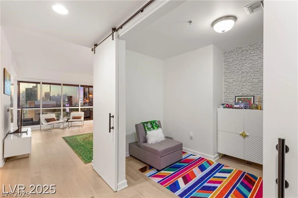 4525 Dean Martin, Las Vegas, NV 89103