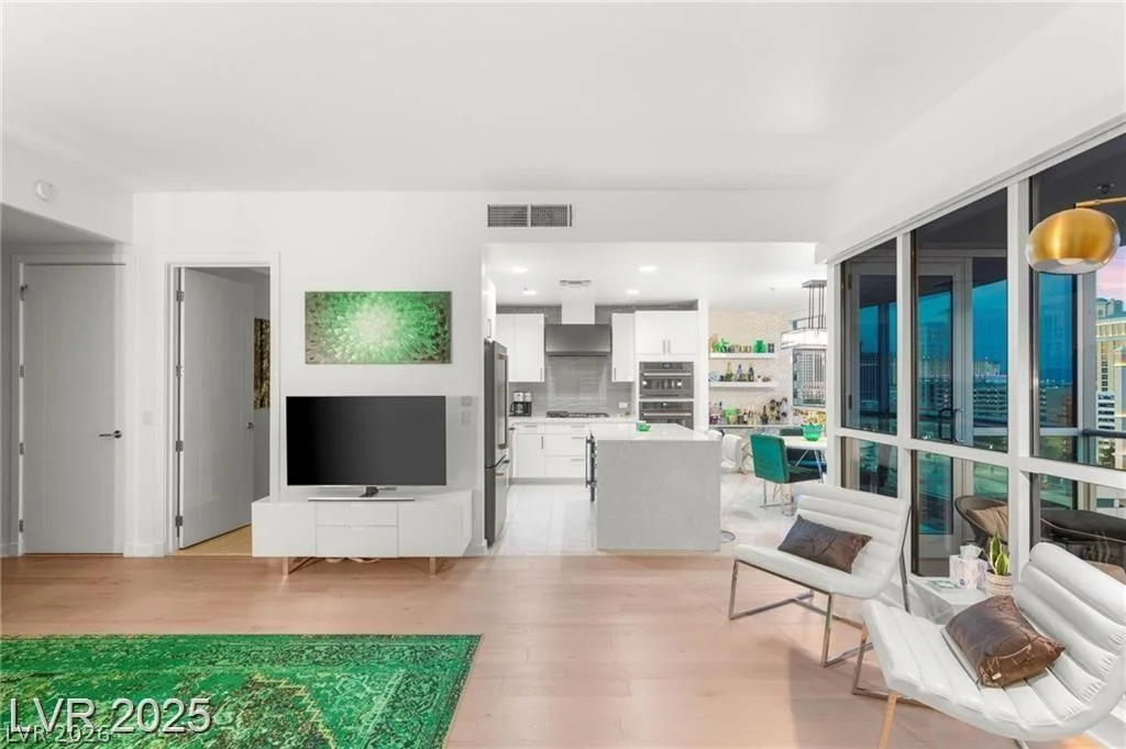 4525 Dean Martin, Las Vegas, NV 89103