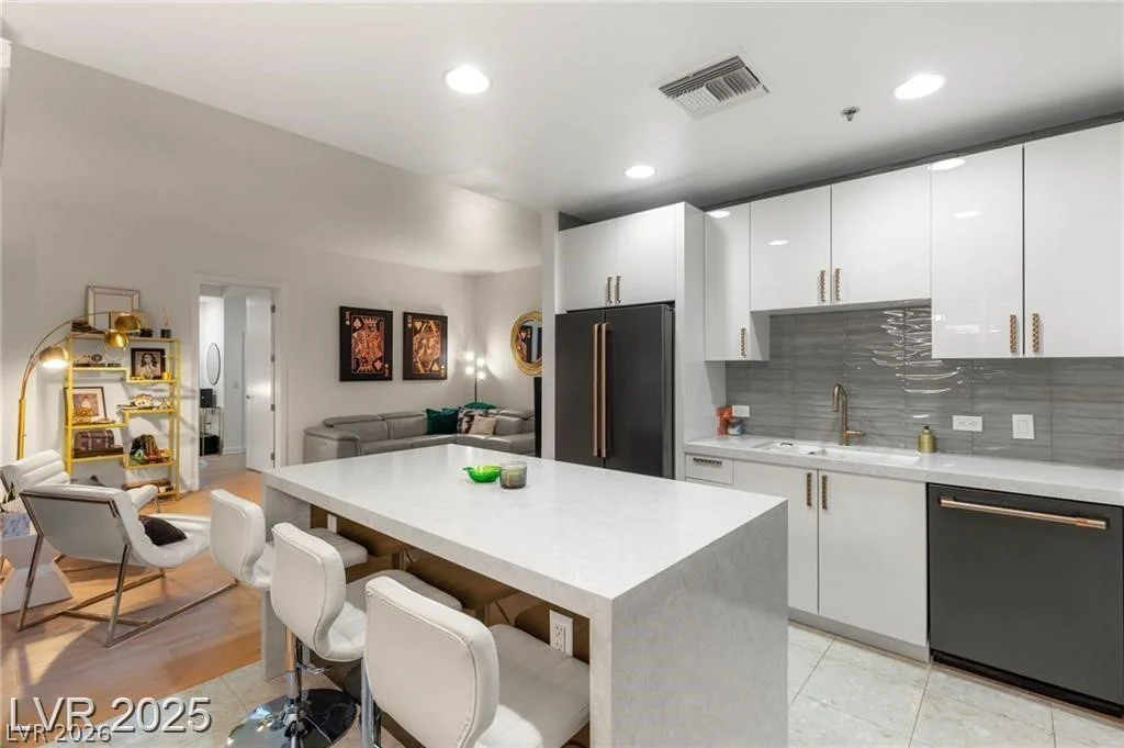 4525 Dean Martin, Las Vegas, NV 89103