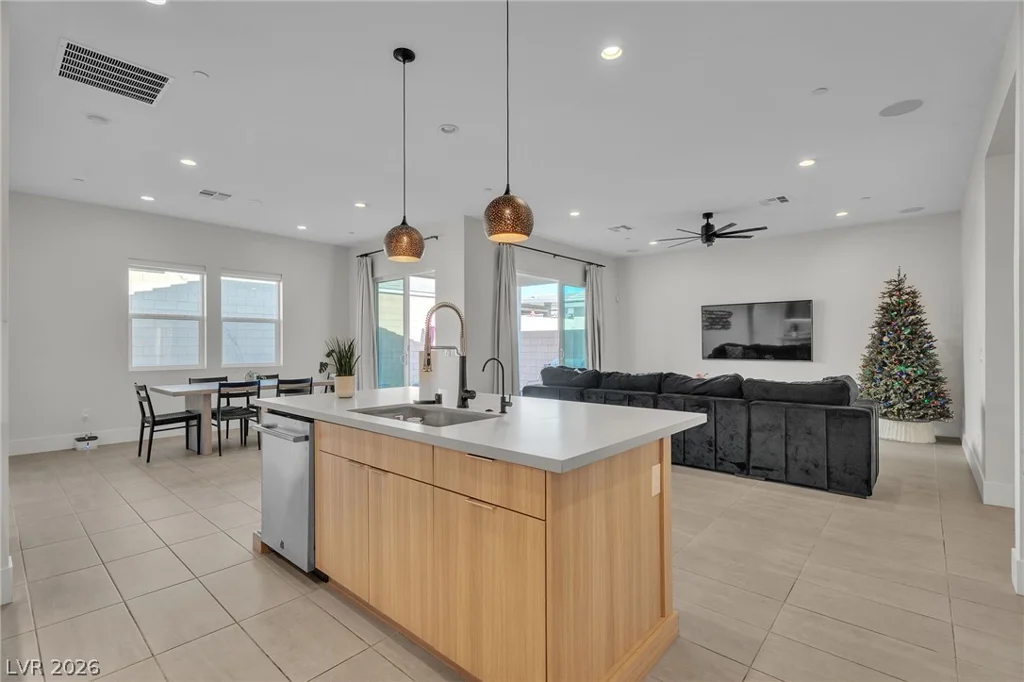 10214 Meandering Dell, Las Vegas, NV 89166