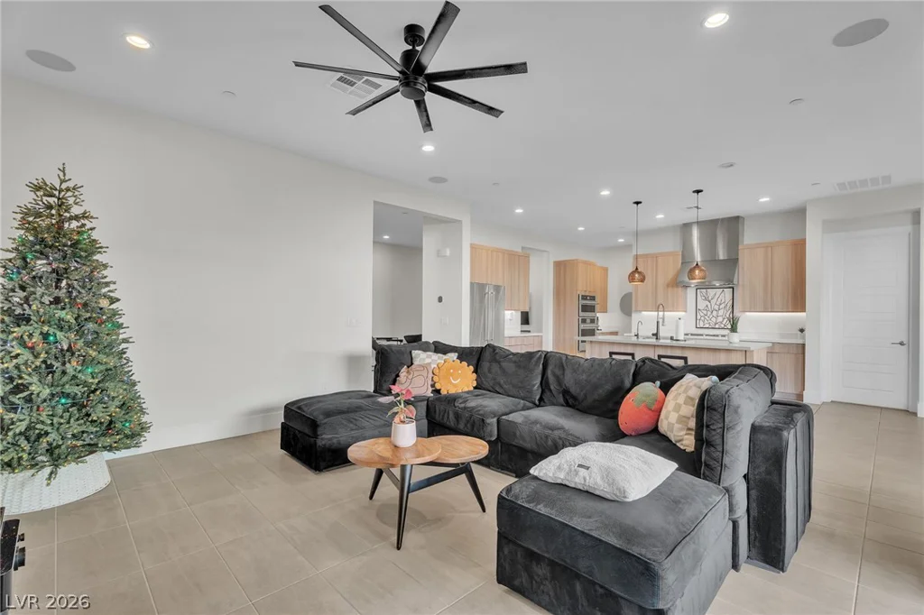 10214 Meandering Dell, Las Vegas, NV 89166
