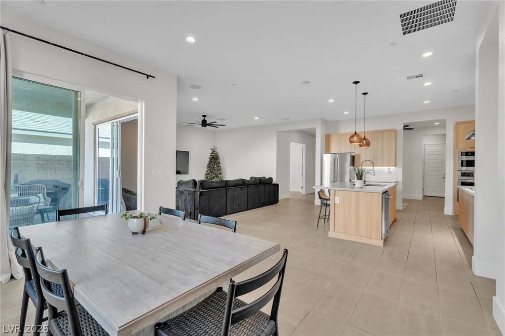 10214 Meandering Dell, Las Vegas, NV 89166