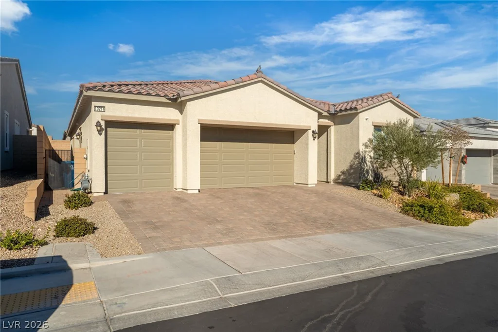 10214 Meandering Dell, Las Vegas, NV 89166
