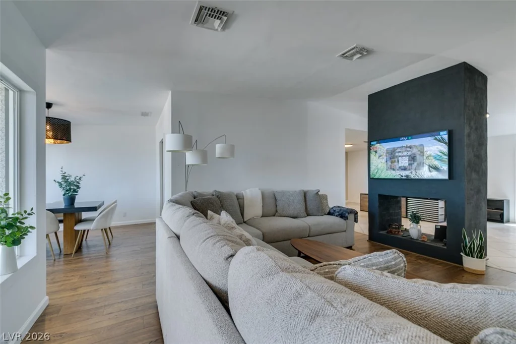892 Hollywood, Las Vegas, NV 89110