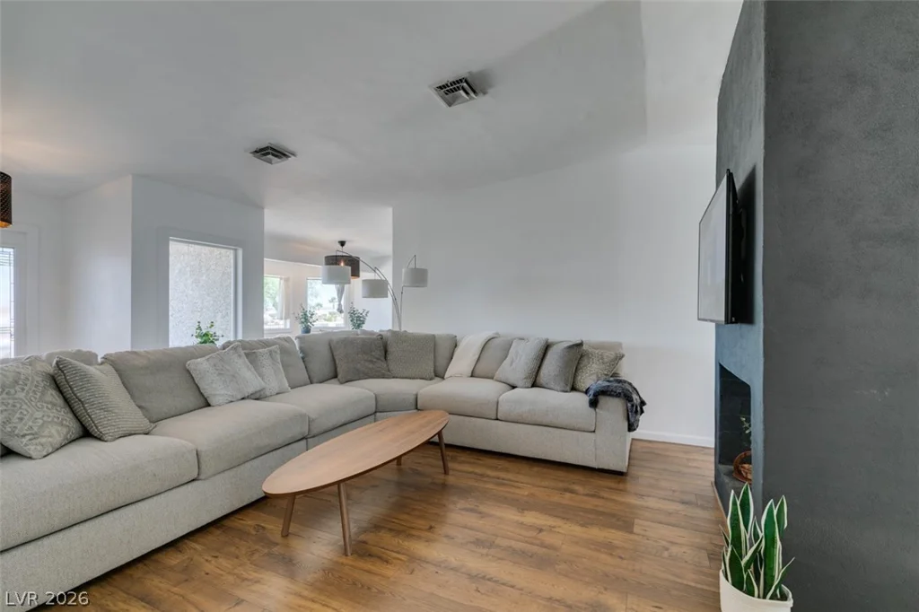 892 Hollywood, Las Vegas, NV 89110