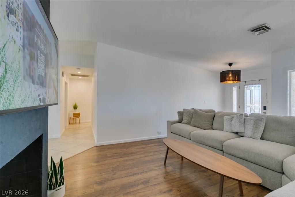 892 Hollywood, Las Vegas, NV 89110