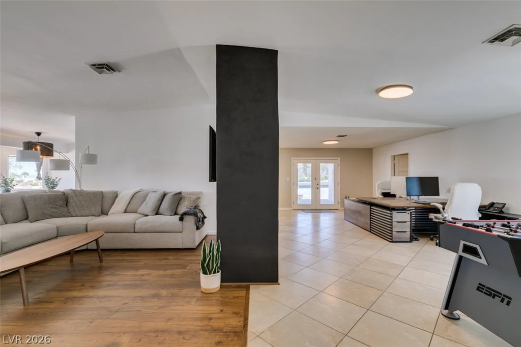 892 Hollywood, Las Vegas, NV 89110