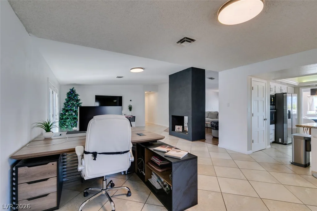 892 Hollywood, Las Vegas, NV 89110