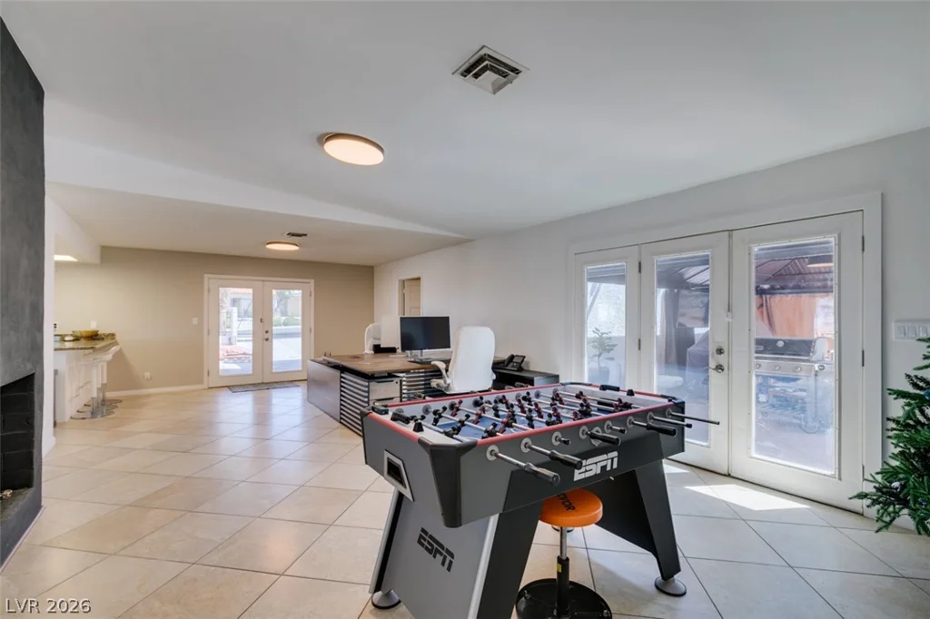 892 Hollywood, Las Vegas, NV 89110
