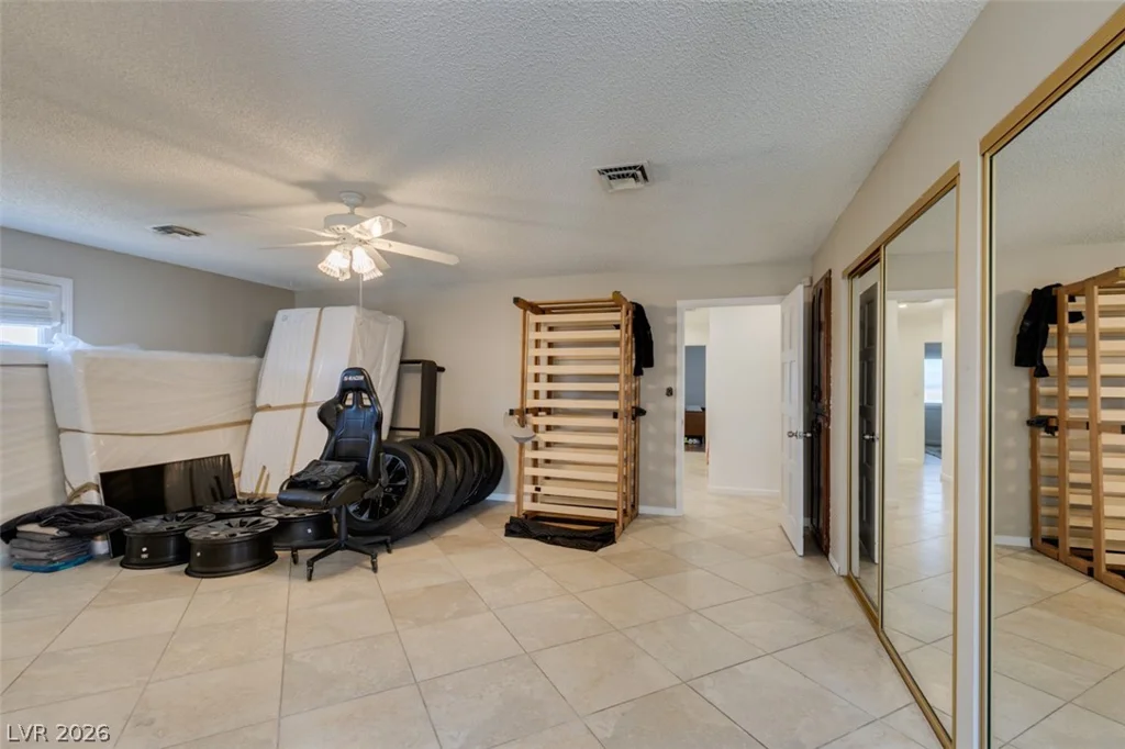 892 Hollywood, Las Vegas, NV 89110