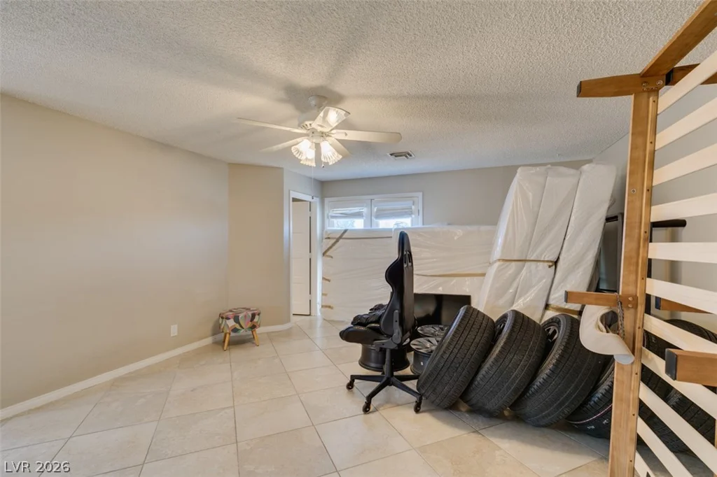 892 Hollywood, Las Vegas, NV 89110