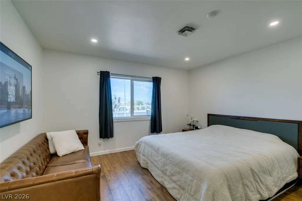 892 Hollywood, Las Vegas, NV 89110