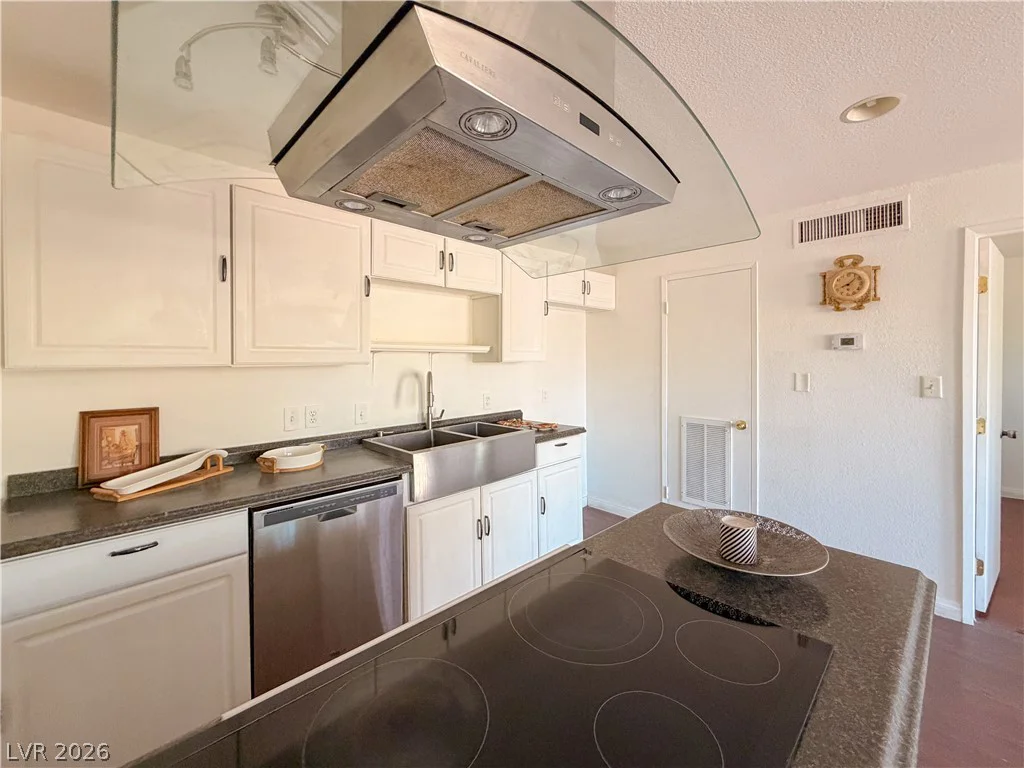 3712 Royal Crest, Las Vegas, NV 89119