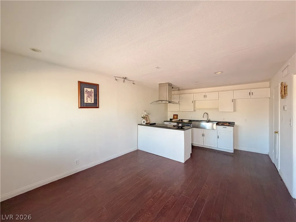 3712 Royal Crest, Las Vegas, NV 89119