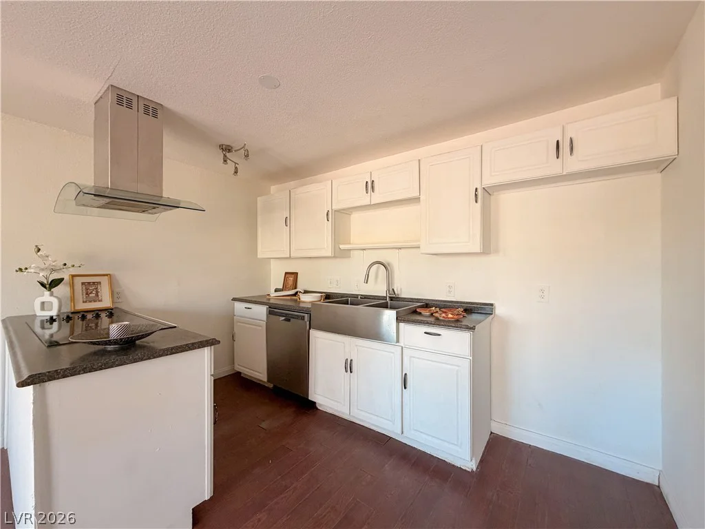 3712 Royal Crest, Las Vegas, NV 89119