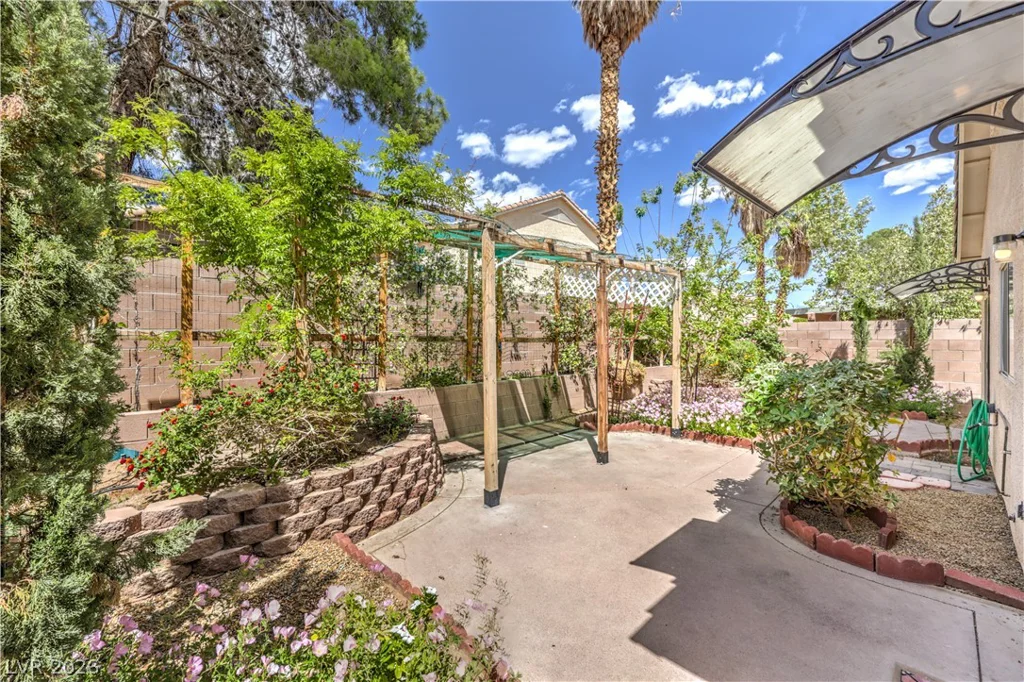 7842 Firefalls, Las Vegas, NV 89147