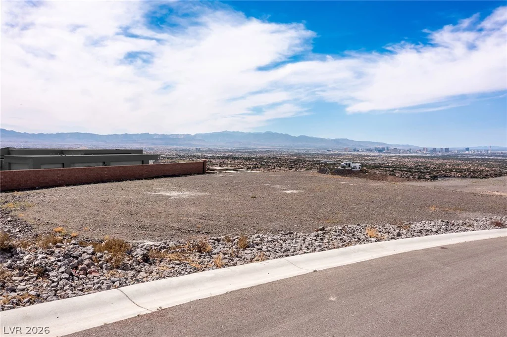681 Dragon Point, Henderson, NV 89012