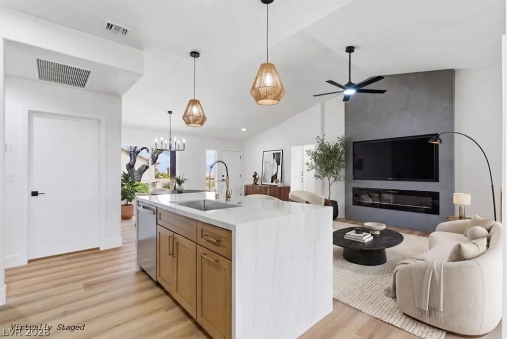 10013 Cresent Creek, Las Vegas, NV 89134