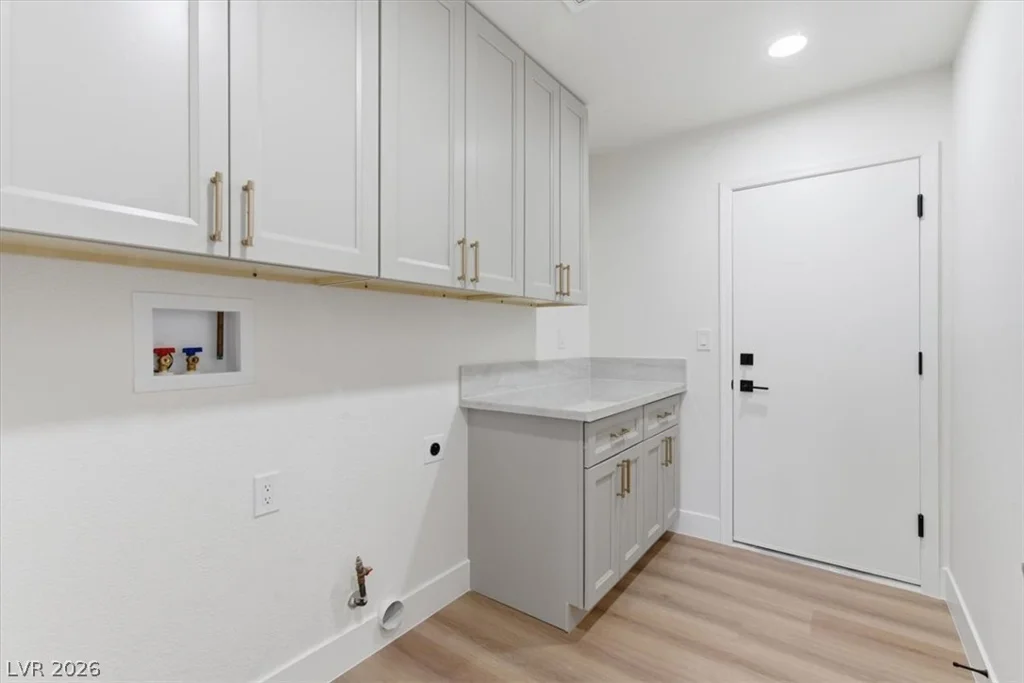 10013 Cresent Creek, Las Vegas, NV 89134