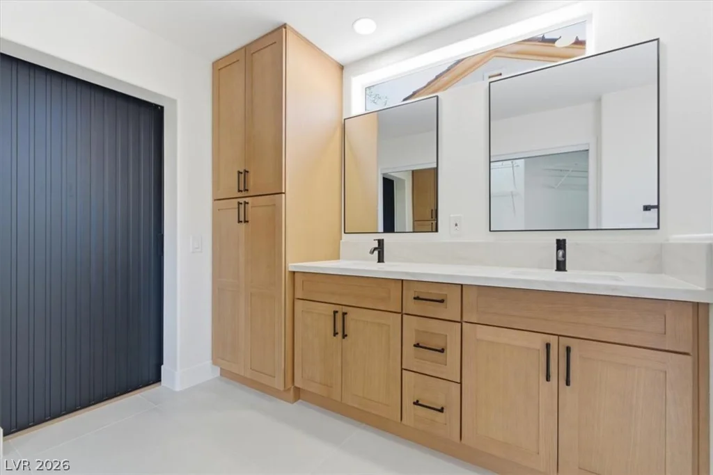 10013 Cresent Creek, Las Vegas, NV 89134