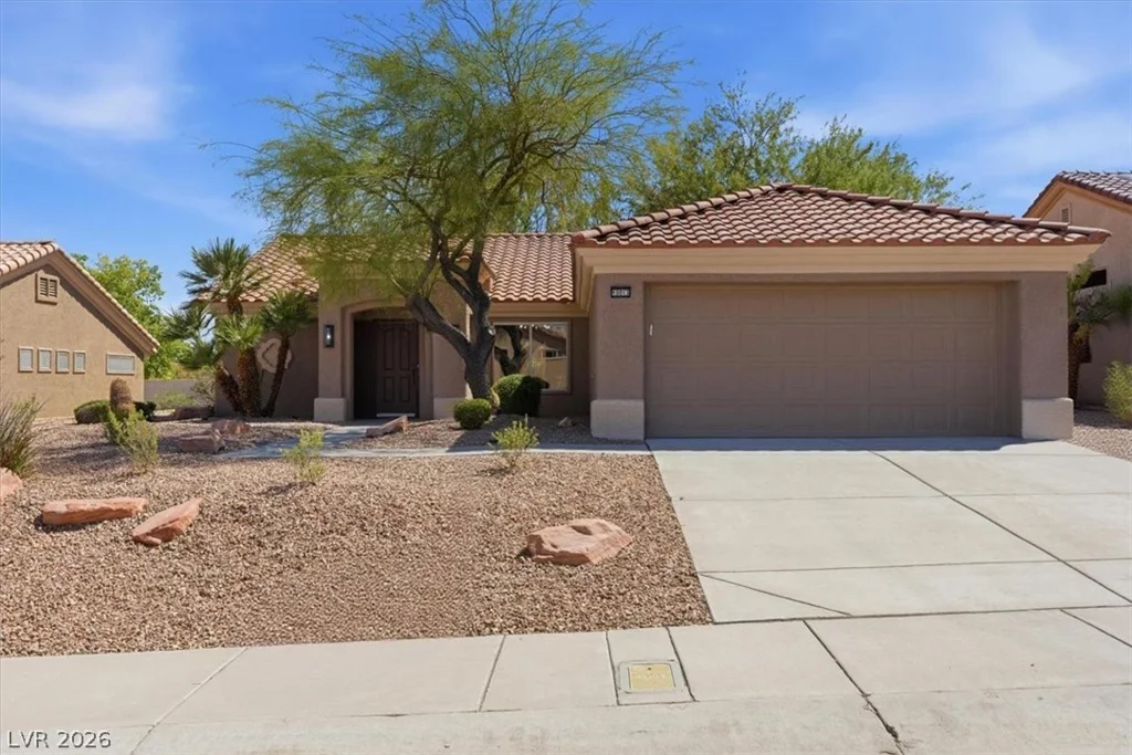 10013 Cresent Creek, Las Vegas, NV 89134