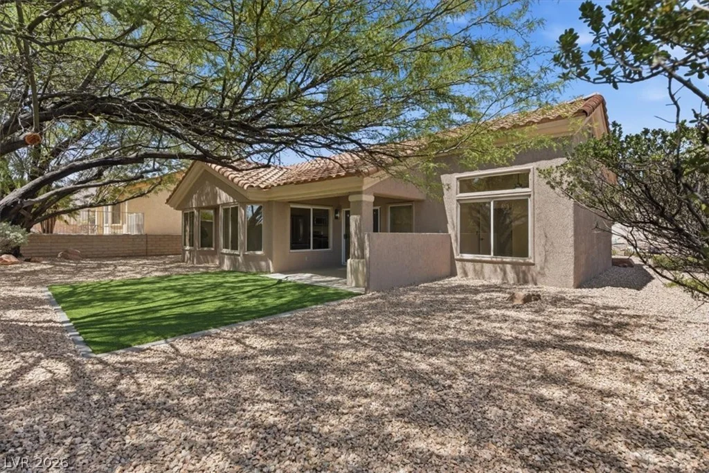 10013 Cresent Creek, Las Vegas, NV 89134