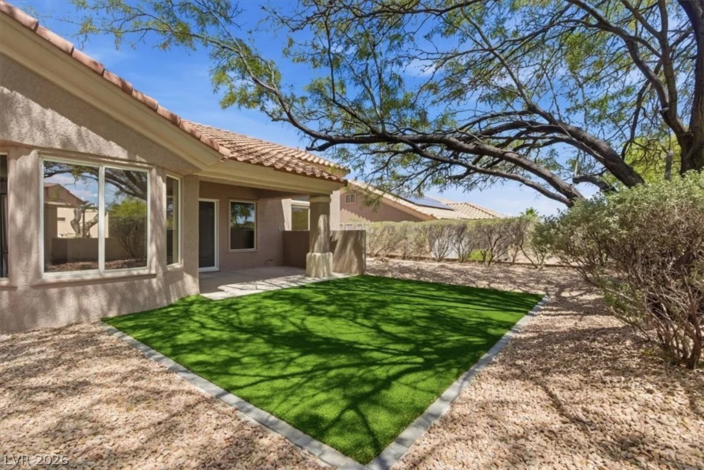 10013 Cresent Creek, Las Vegas, NV 89134