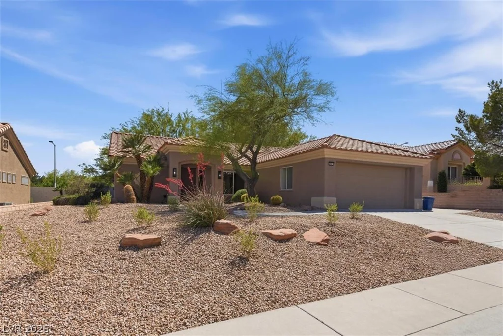 10013 Cresent Creek, Las Vegas, NV 89134