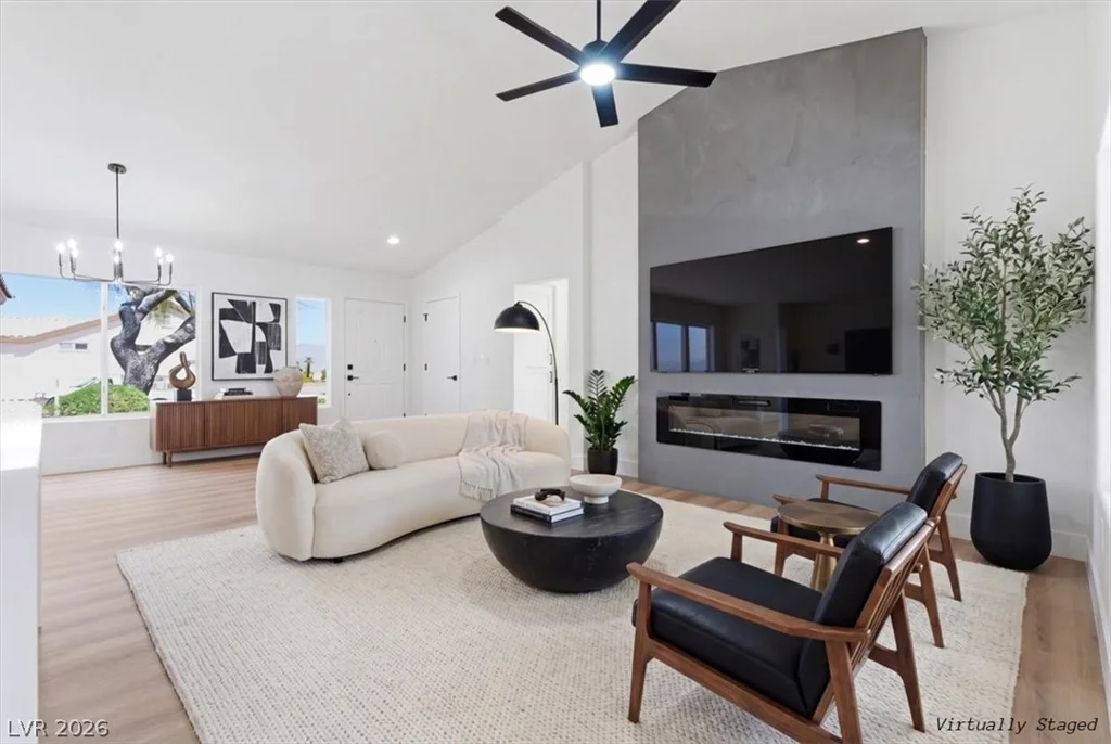 10013 Cresent Creek, Las Vegas, NV 89134