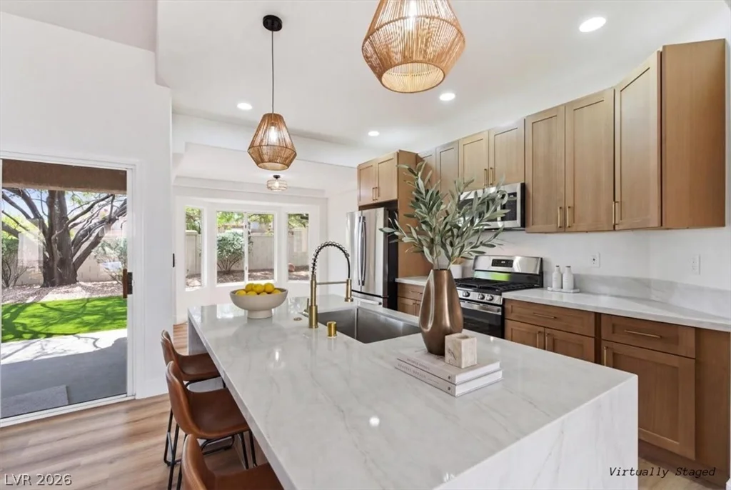 10013 Cresent Creek, Las Vegas, NV 89134