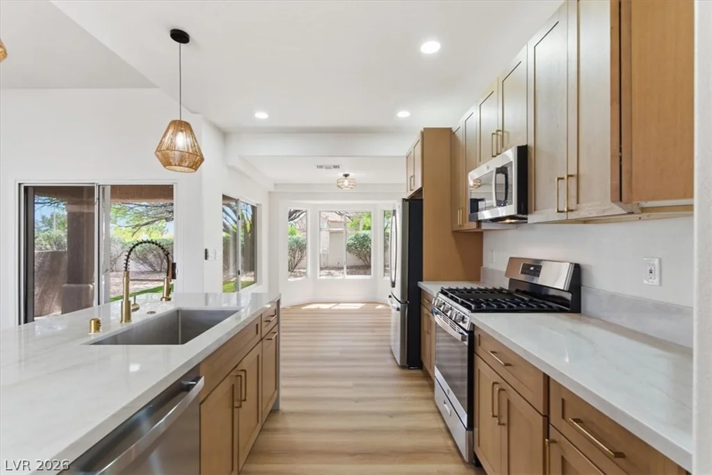 10013 Cresent Creek, Las Vegas, NV 89134
