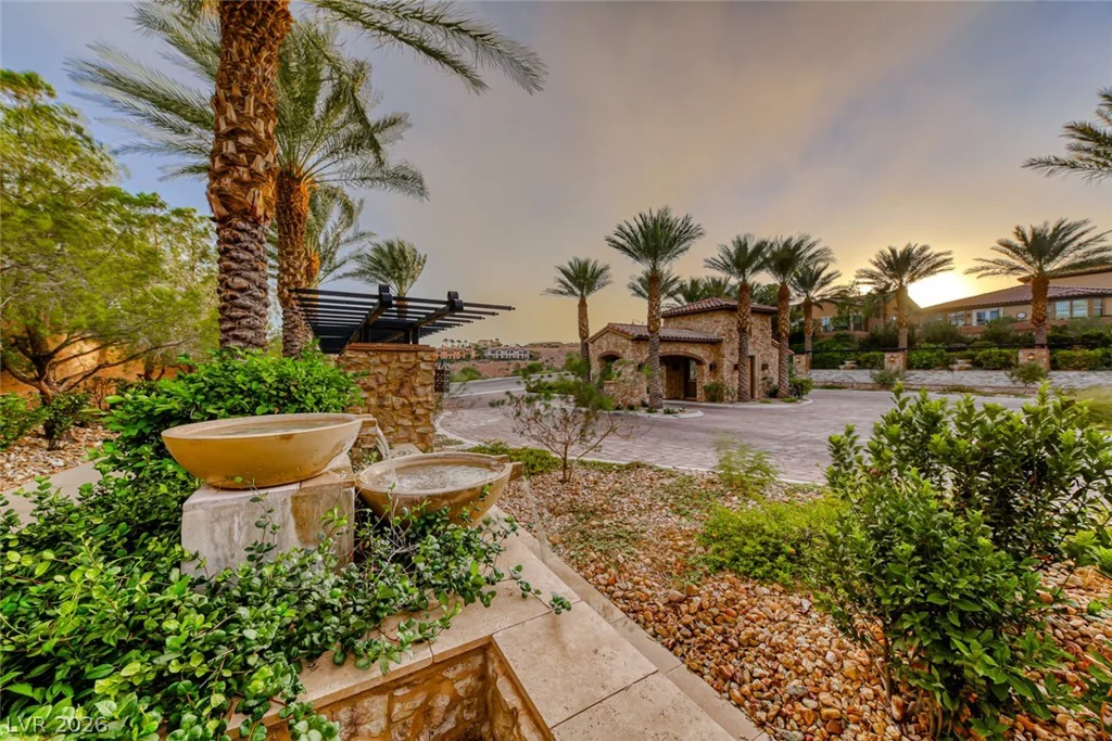 41 Moltrasio, Henderson, NV 89011