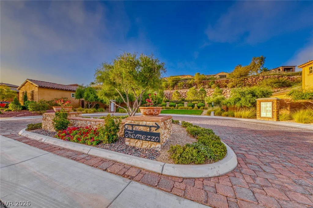 41 Moltrasio, Henderson, NV 89011