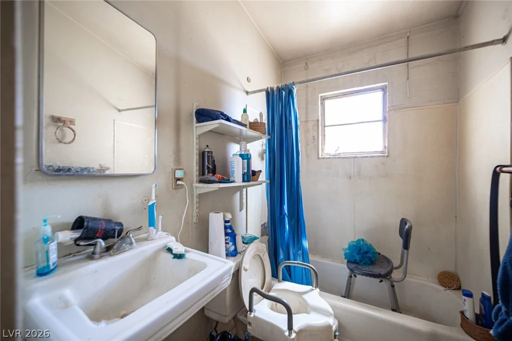 212 Minnesota, Las Vegas, NV 89107